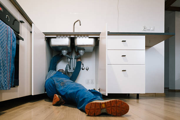 Professional Emergency Plumber technician working in Bayview, ID
